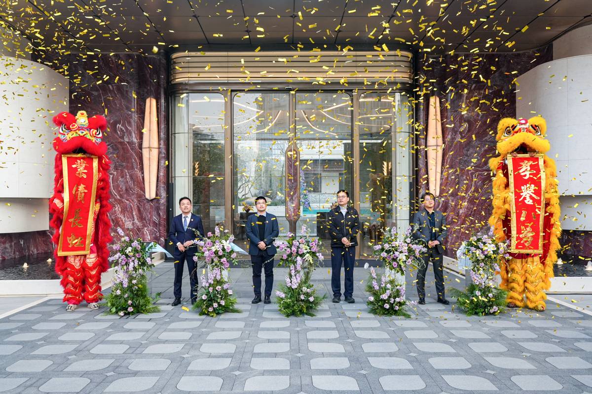 剪彩图.jpg 剪彩图.jpg