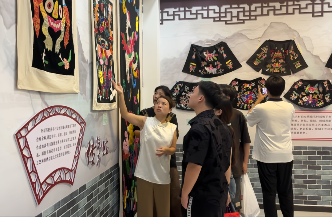 实践团队参观阳新文化馆 许思敏 摄.png