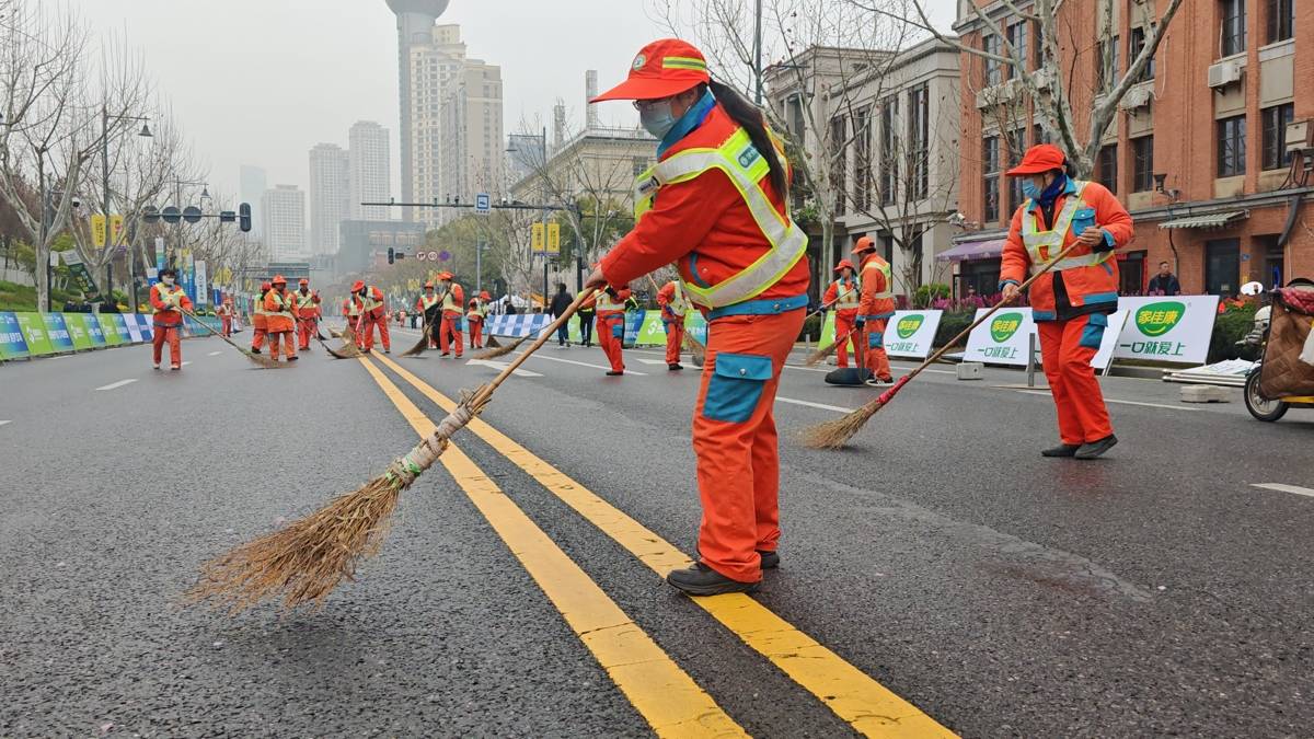 环卫人员”分组+平推“快速清扫路面 (1).jpg