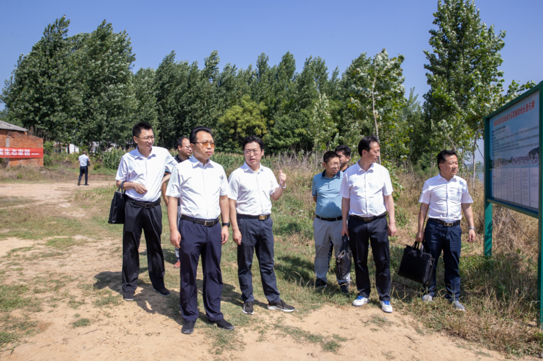 黄国威调研防汛抗旱和河库长制工作