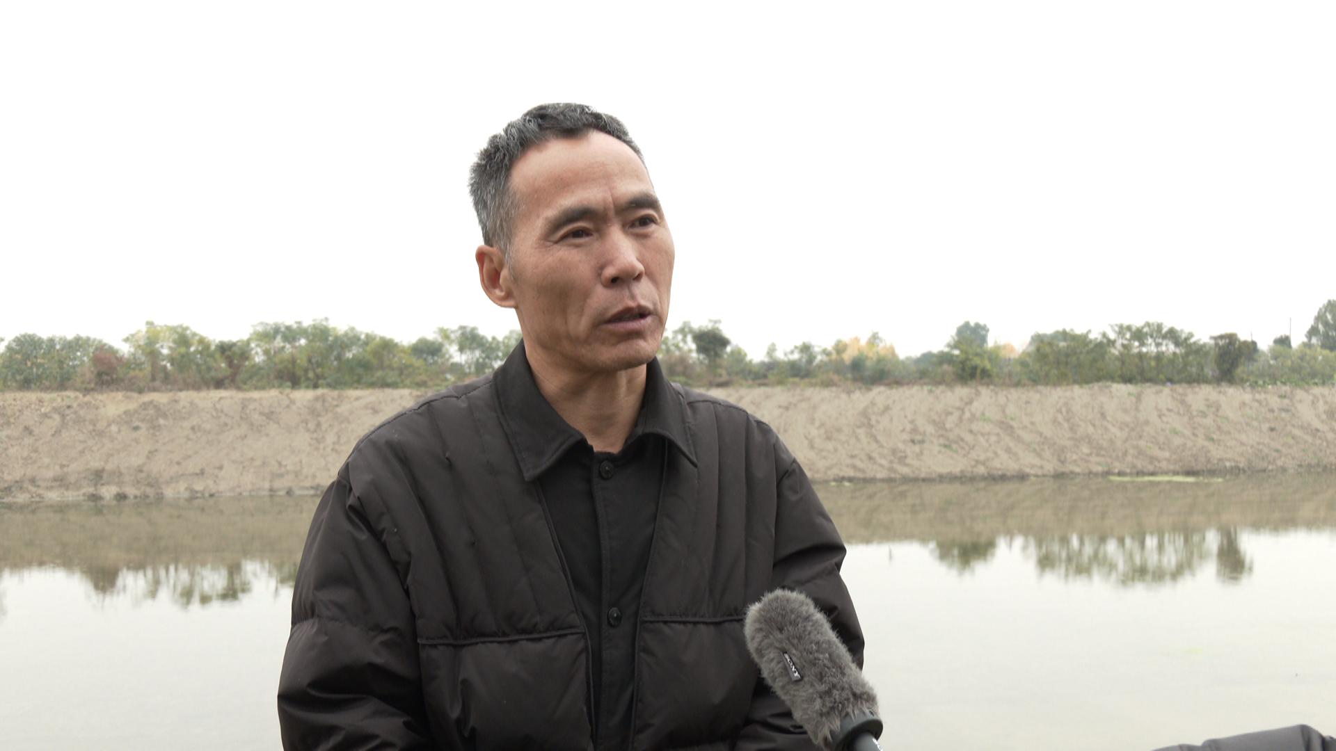 水美螃蟹肥 排湖岸边卖蟹忙