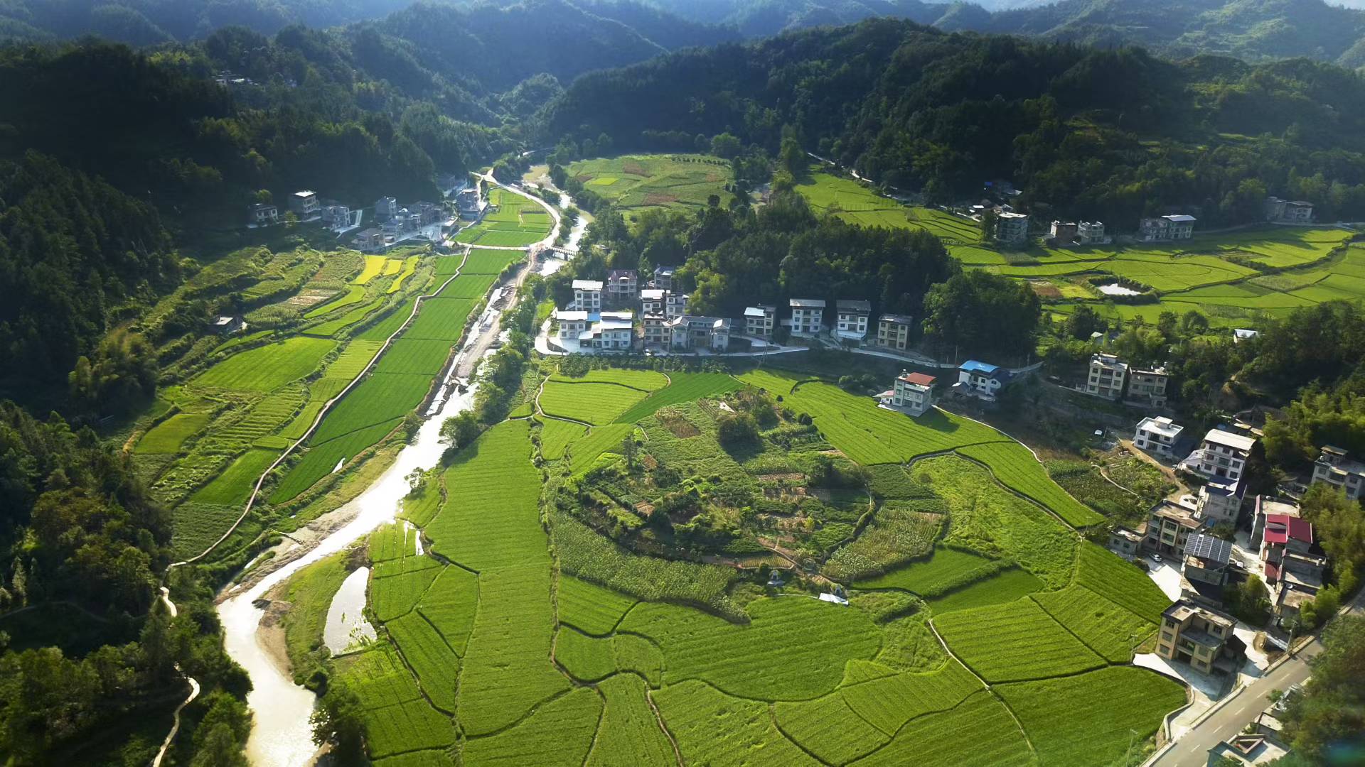 来凤县三胡乡安子堡村绘就武陵山区和美乡村新画卷