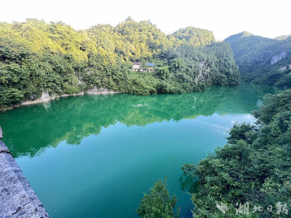 宣恩双龙湖绿水映青山深处有人家