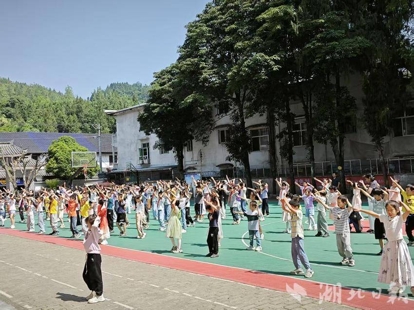 活力课间操,健康伴成长——恩施市芭蕉侗族乡黄泥塘小学开展阳光课间操活动 - 湖北日报新闻客户端