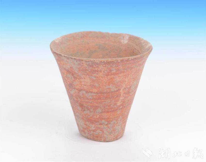 蛋壳彩陶喇叭杯.png