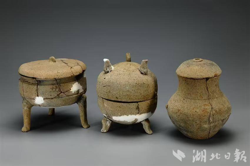图十六  前岗M8出土陶器组合.jpg