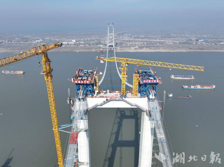 鸟瞰双柳长江大桥施工现场。（ 徐瑞伸 摄）