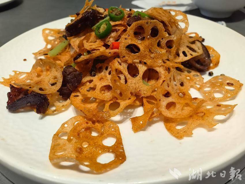 以莲藕和牛肉为食材的创新楚菜