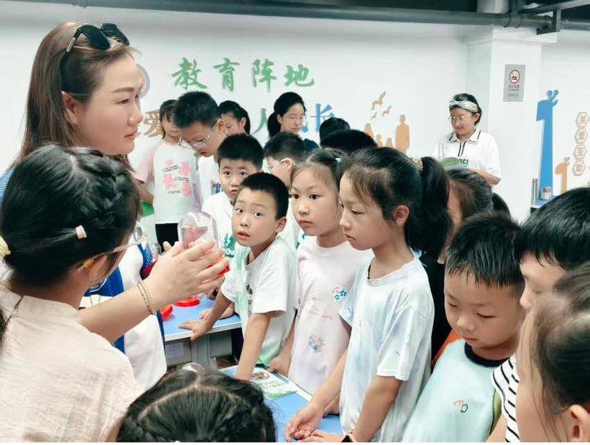 爱心托育 乐享假期 指尖衍纸绘湖韵 无毒相伴护清波.docx